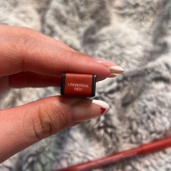 BNWT - HUDA BEAUTY LIP CONTOUR 2.0 LIP AUTOMATIC LIP PENCIL - UNIVERSAL RED - Picture 3 of 4